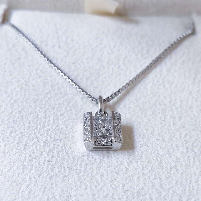 プリンセスカット ダイヤモンド ネックレス Pt900 0.32ct 4.5g