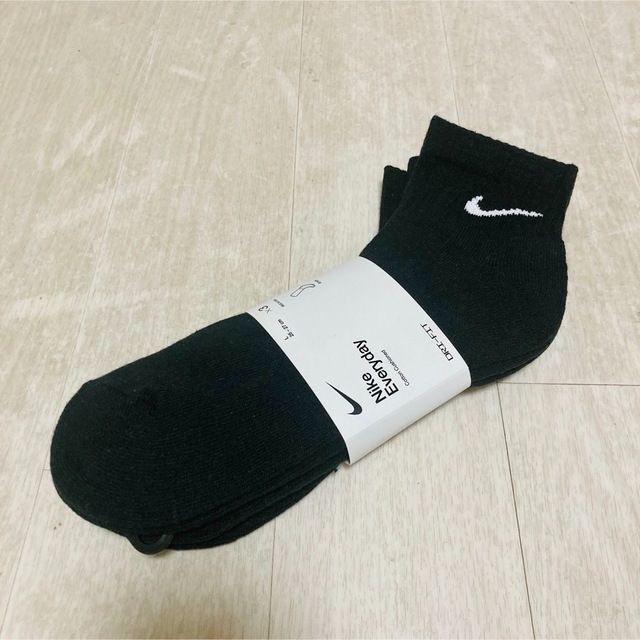 NIKE(ナイキ)の【新品未使用】NIKE 3足組 黒靴下 クウォーター 27.0cm〜29.0cm メンズのレッグウェア(ソックス)の商品写真