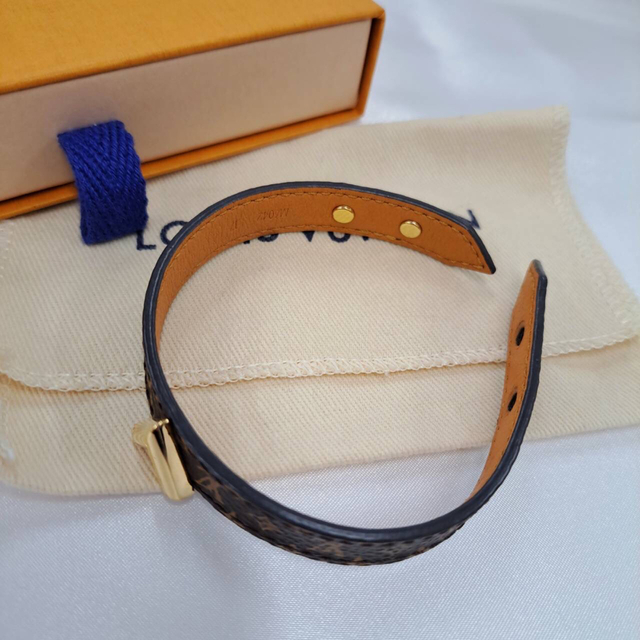 Louis Vuitton  ブラスレ・エセンシャル V M6042F