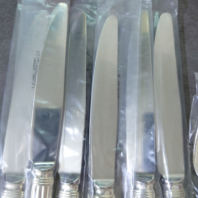 希少 黒入荷! クリストフル アリア 未開封 テーブルサイズ 18点 紙製