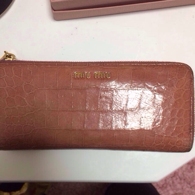 MIU MIU - miu miuクロコ型押しピンク財布