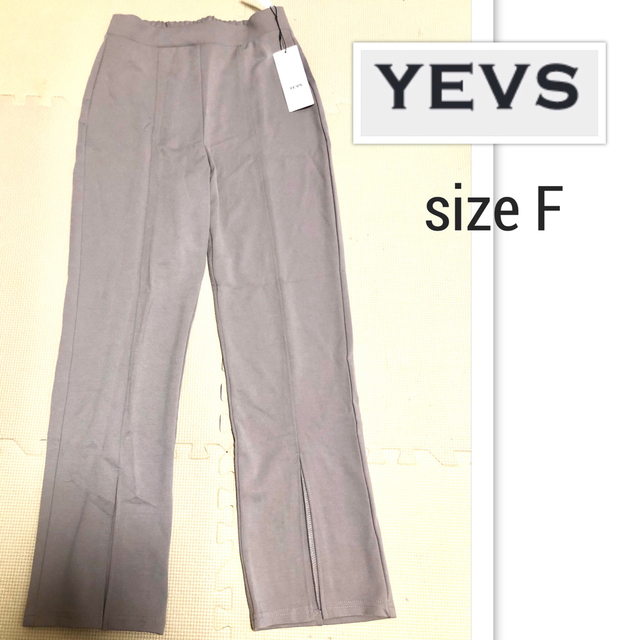 YEVS(イーブス)の【新品】YEVS センタープレススリット入りパンツ レディースのパンツ(カジュアルパンツ)の商品写真