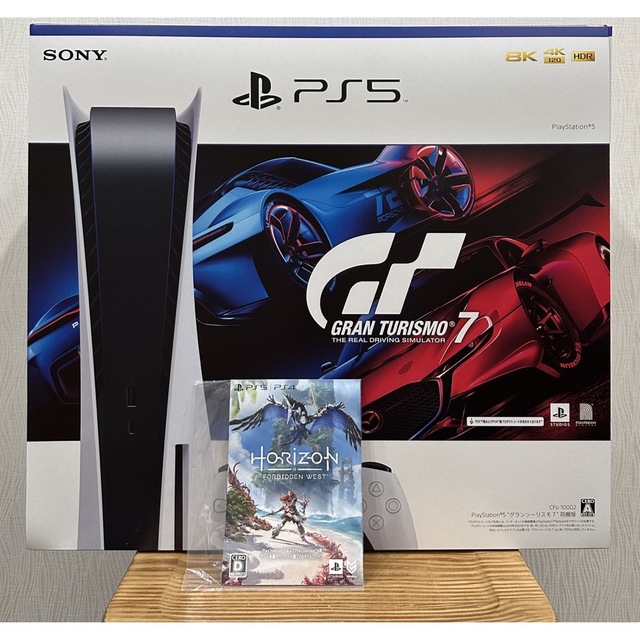 PlayStation(プレイステーション)のPlayStation5 本体 PS5 グランツーリスモ7 同梱版 エンタメ/ホビーのゲームソフト/ゲーム機本体(家庭用ゲーム機本体)の商品写真
