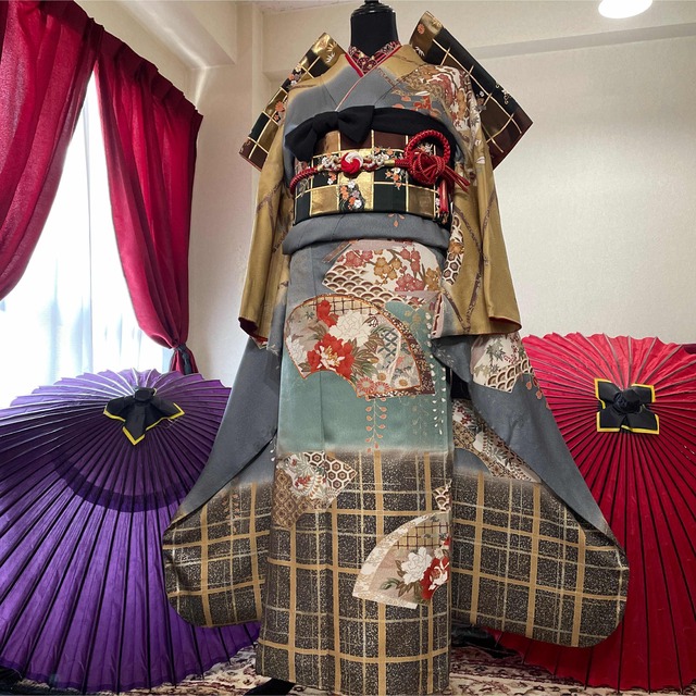 豪華絢爛振袖5点セット・古典柄・扇吉祥牡丹花文・金駒刺繍・金彩