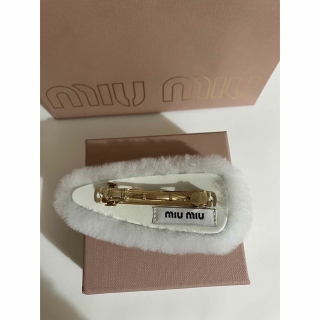 MIU MIU - miumiu ヘアクリップ シープファー 新品未使用の通販 MIU MIU - miumiu ヘアクリップ シープファー 新品未使用の通販