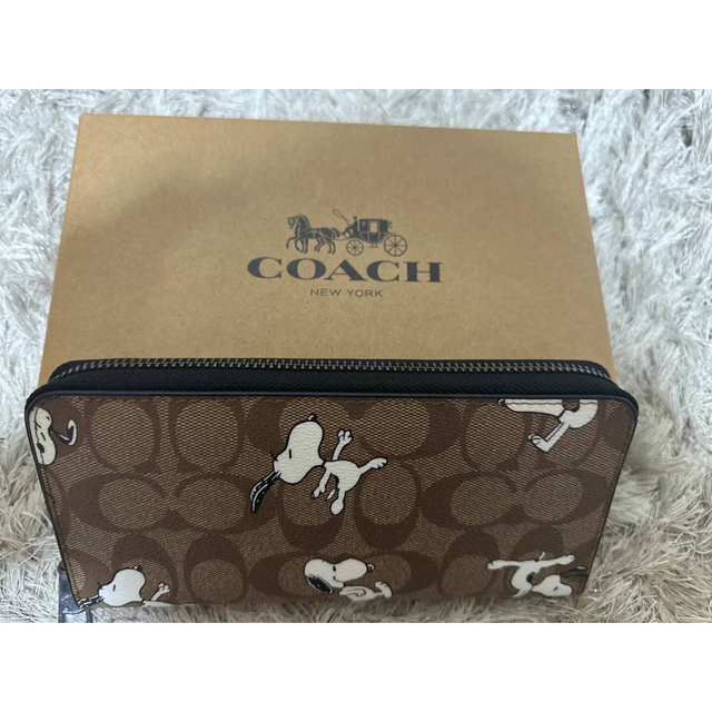 COACH(コーチ)のCOACH スヌーピー コラボ シグネチャー ラウンドファスナーウォレット メンズのファッション小物(長財布)の商品写真