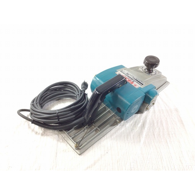 Makita ☆中古品☆makita マキタ 170mm カンナ 1806B 木箱付き 電動カンナ 電動かんな 電気カンナ 電気かんな  67435の通販 by 工具販売専門店Borderless(ラクマ店)｜マキタならラクマ