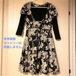 ザラ(ZARA)のZARA 花柄モノクロ 半袖 ウール ワンピース 白/黒 L(ひざ丈ワンピース)