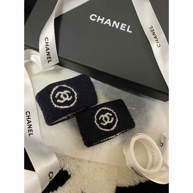 美品  CHANEL シャネル リストバンド パイル地 ココマーク 白×ネイビー