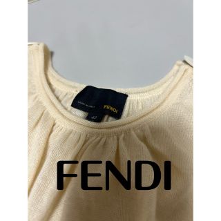 フェンディ(FENDI)のFENDI フェンディ　ニットカットソー   ノースリーブ　 カシミヤ(カットソー(半袖/袖なし))