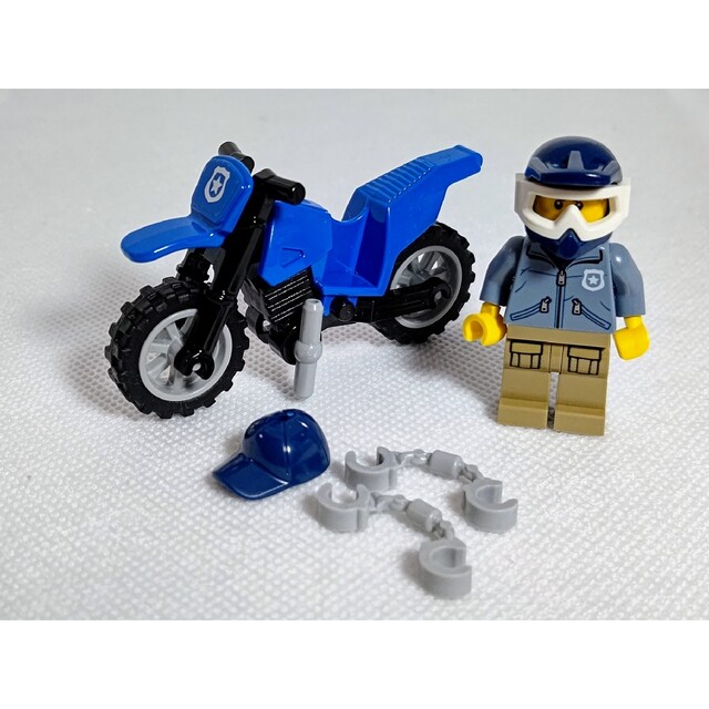 Lego(レゴ)のレゴ★シティ 山のポリス ポリスバイク＆警官ミニフィグ 美品 激レア エンタメ/ホビーのおもちゃ/ぬいぐるみ(その他)の商品写真