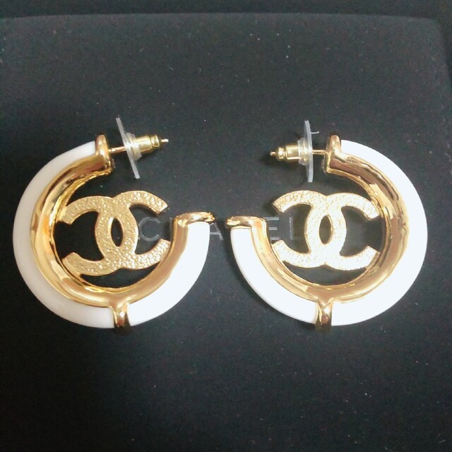 CHANEL - CHANEL 超レア フープピアス ホワイト レジンの通販 by