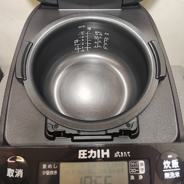 TIGER(タイガー)のタイガー炊きたて JPV-C100-KG IH炊飯器 炊きたて 5.5合炊き スマホ/家電/カメラの調理家電(炊飯器)の商品写真