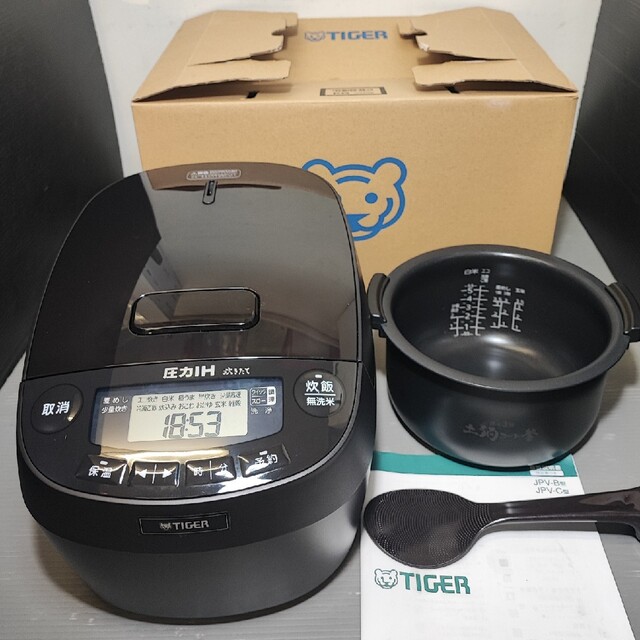 TIGER(タイガー)のタイガー炊きたて JPV-C100-KG IH炊飯器 炊きたて 5.5合炊き スマホ/家電/カメラの調理家電(炊飯器)の商品写真