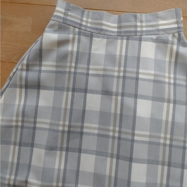 GU(ジーユー)のGUチェック柄膝丈フレアスカート レディースのスカート(ひざ丈スカート)の商品写真