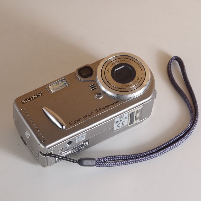 SONY(ソニー)のSony DSC-P92 5MP CCD 2003年　単3電池 スマホ/家電/カメラのカメラ(コンパクトデジタルカメラ)の商品写真