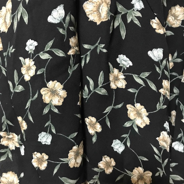 earth music & ecology(アースミュージックアンドエコロジー)のフラワー　マーメイド　ロングスカート　花柄 レディースのスカート(ロングスカート)の商品写真