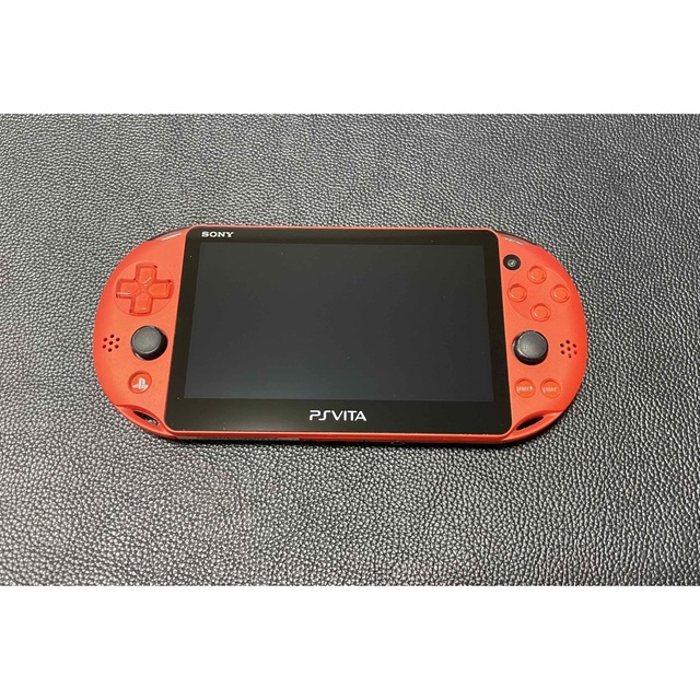 PlayStation Vita(プレイステーションヴィータ)のPS  VITA メタリック・レッド エンタメ/ホビーのゲームソフト/ゲーム機本体(携帯用ゲーム機本体)の商品写真