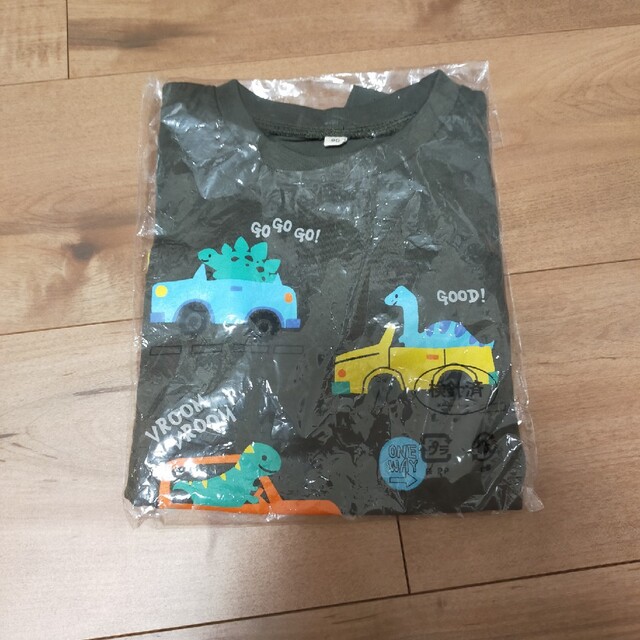 車 恐竜 Tシャツ 90 キッズ/ベビー/マタニティのキッズ服男の子用(90cm~)(Tシャツ/カットソー)の商品写真