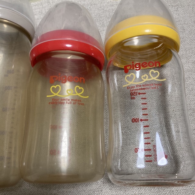 Pigeon(ピジョン)の哺乳瓶　ピジョン　樹脂とガラス4本 キッズ/ベビー/マタニティの授乳/お食事用品(哺乳ビン)の商品写真