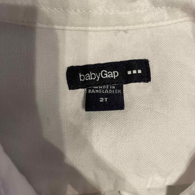 babyGAP(ベビーギャップ)のbaby GAP 白いシャツ キッズ/ベビー/マタニティのキッズ服男の子用(90cm~)(ブラウス)の商品写真