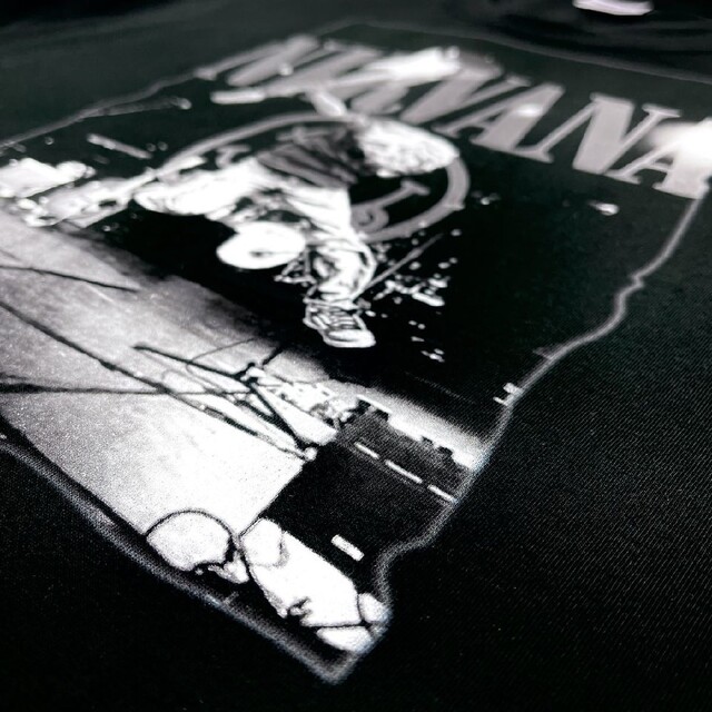 新品 NIRVANA カートコバーン ジャンプ スマイリーロゴ Tシャツ メンズのトップス(Tシャツ/カットソー(半袖/袖なし))の商品写真