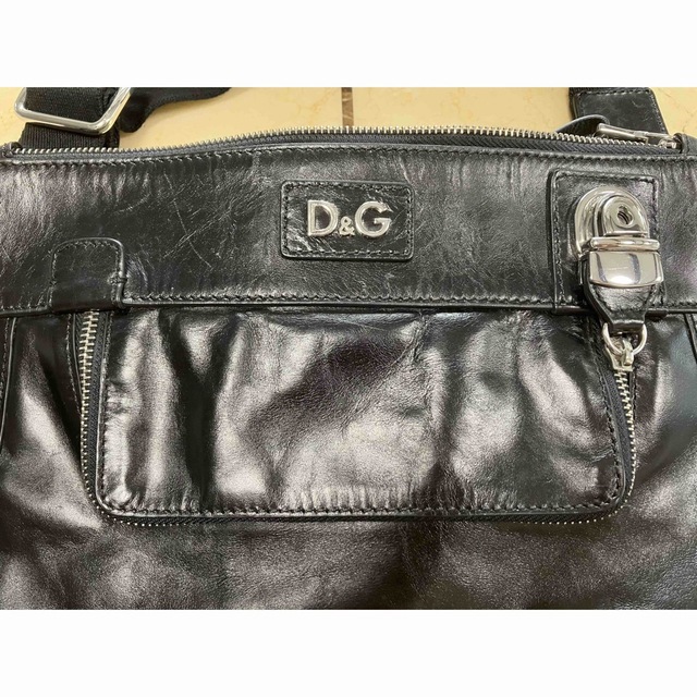 D&G(ディーアンドジー)の『大幅最終限界値下げ』D&Ｇ　レザー鍵付ショルダーバッグ　 メンズのバッグ(ショルダーバッグ)の商品写真