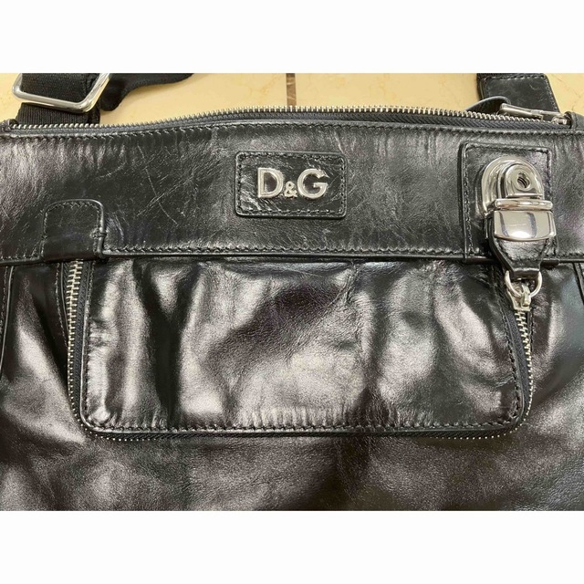 『大幅最終限界値下げ』D&Ｇ　レザー鍵付ショルダーバッグ