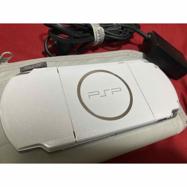 PlayStation Portable(プレイステーションポータブル)のPSP-3000  PSP ホワイト　本体のみ エンタメ/ホビーのゲームソフト/ゲーム機本体(携帯用ゲーム機本体)の商品写真