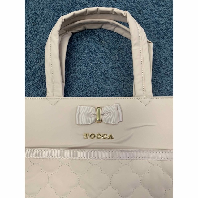 TOCCA(トッカ)のTOCCA トッカ トートバッグ新品未使用 シワあり 黒とピンクの2つセット レディースのバッグ(トートバッグ)の商品写真