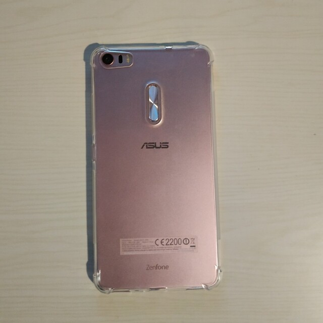 ASUS(エイスース)のasus zenfone3 ultra ASUS_A001(ZU680KL)ロー スマホ/家電/カメラのスマートフォン/携帯電話(スマートフォン本体)の商品写真