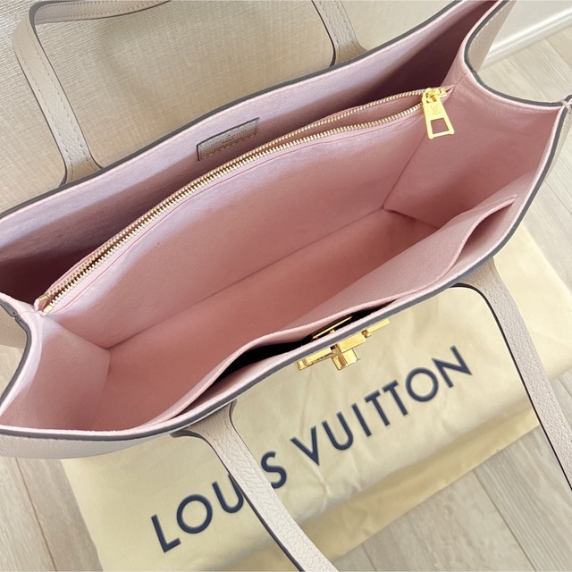 LOUIS VUITTON(ルイヴィトン)の【新品未使用】ルイヴィトン　ロックミー・ショッパー レディースのバッグ(トートバッグ)の商品写真