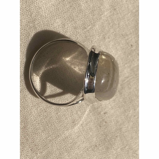 ルチルクォーツリングシルバー印台　個性が輝くぷるぷるの大粒リング　235mまゆA メンズのアクセサリー(リング(指輪))の商品写真