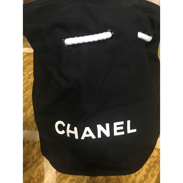 CHANEL(シャネル)の大人気⭐︎CHANEL ノベルティ 巾着バッグ 大サイズ  プールバッグ レディースのバッグ(ショルダーバッグ)の商品写真