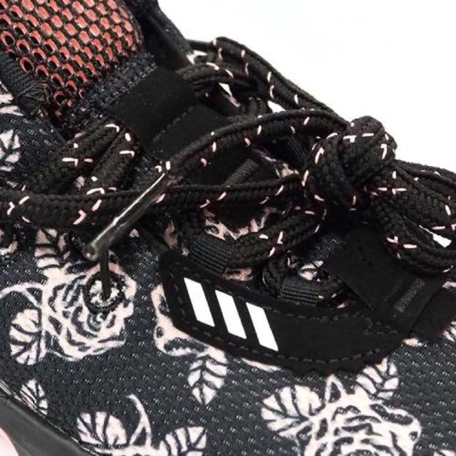 adidas(アディダス)の★新品・国内入手困難・あと一足★adidas Dame 7 Floral レディースの靴/シューズ(スニーカー)の商品写真