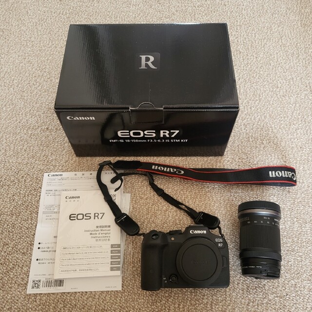 Canon(キヤノン)のキャノン　EOS R7 レンズキット スマホ/家電/カメラのカメラ(デジタル一眼)の商品写真