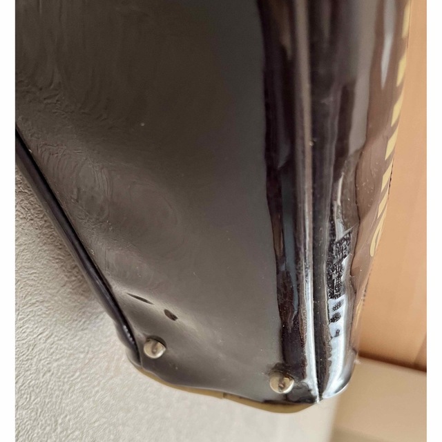 MONO COMME CA(モノコムサ)のエナメルバッグ モノコムサ レディースのバッグ(ショルダーバッグ)の商品写真