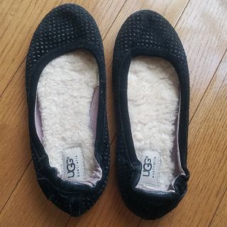 アグ(UGG)のUGG アグ　ペタンコ靴　フラットシューズ　バレエシューズ　黒　サンダル(バレエシューズ)