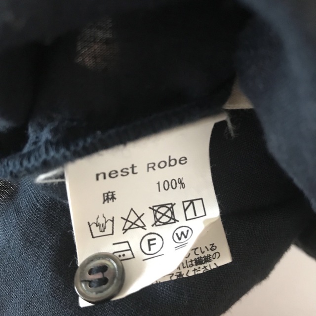nest Robe(ネストローブ)のネストローブ　リネン　スタンドフリル　シャツ　紺 レディースのトップス(シャツ/ブラウス(長袖/七分))の商品写真