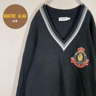 アベイシングエイプ(A BATHING APE)の【サイズXL】APE スウェット古着 ワッペン刺繍 Vネック 黒色 リブライン(スウェット)