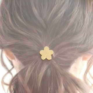 真鍮ポニーフック　ヘアーカフ　お花　フラワー　春色　梅　ハンドメイド　お花見　桜(ヘアアクセサリー)