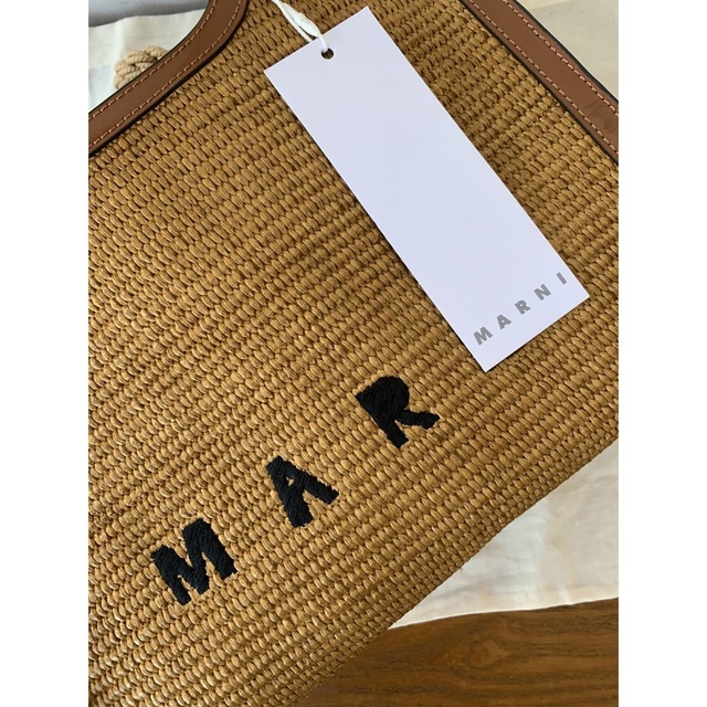 Marni(マルニ)のマルニ 新品 バーラップ バーチカルショッピングバッグ ロープハンドル Sサイズ レディースのバッグ(トートバッグ)の商品写真