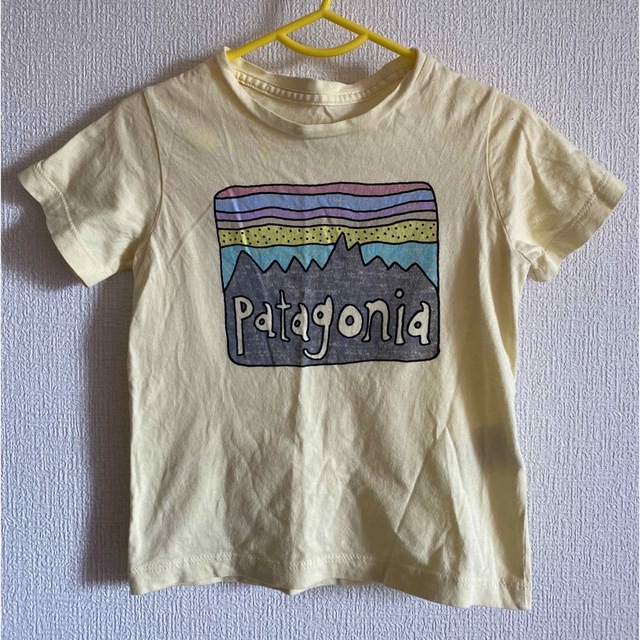 patagonia(パタゴニア)の即購歓迎⭐︎早い者勝ち！パタゴニアTシャツ　１〜２才　男児女児　パステルイエロー キッズ/ベビー/マタニティのキッズ服男の子用(90cm~)(Tシャツ/カットソー)の商品写真