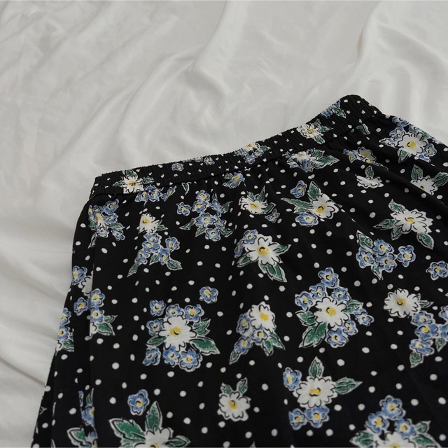 Yves Saint Laurent(イヴサンローラン)のYves Saint Laurent　イヴサンローラン　花柄　コットンスカート レディースのスカート(ひざ丈スカート)の商品写真