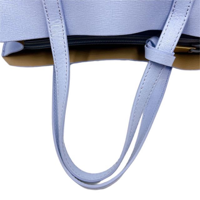 Furla(フルラ)のFURLA フルラ ハンドバッグ チャーム付き ライトブルー レディースのバッグ(トートバッグ)の商品写真