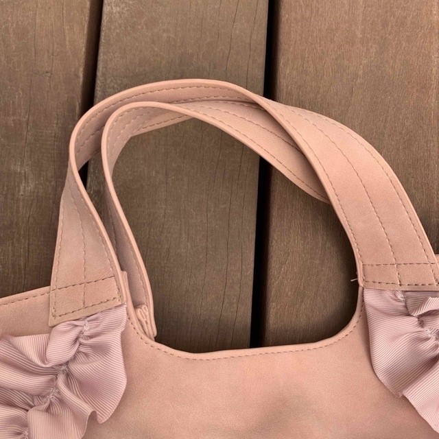 バック　神戸レタス　ピンク　春バッグ　フリル　可愛い レディースのバッグ(ハンドバッグ)の商品写真