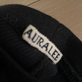 オーラリー(AURALEE)のAURALEE スリット入りレギンス　ブラック(レギンス/スパッツ)