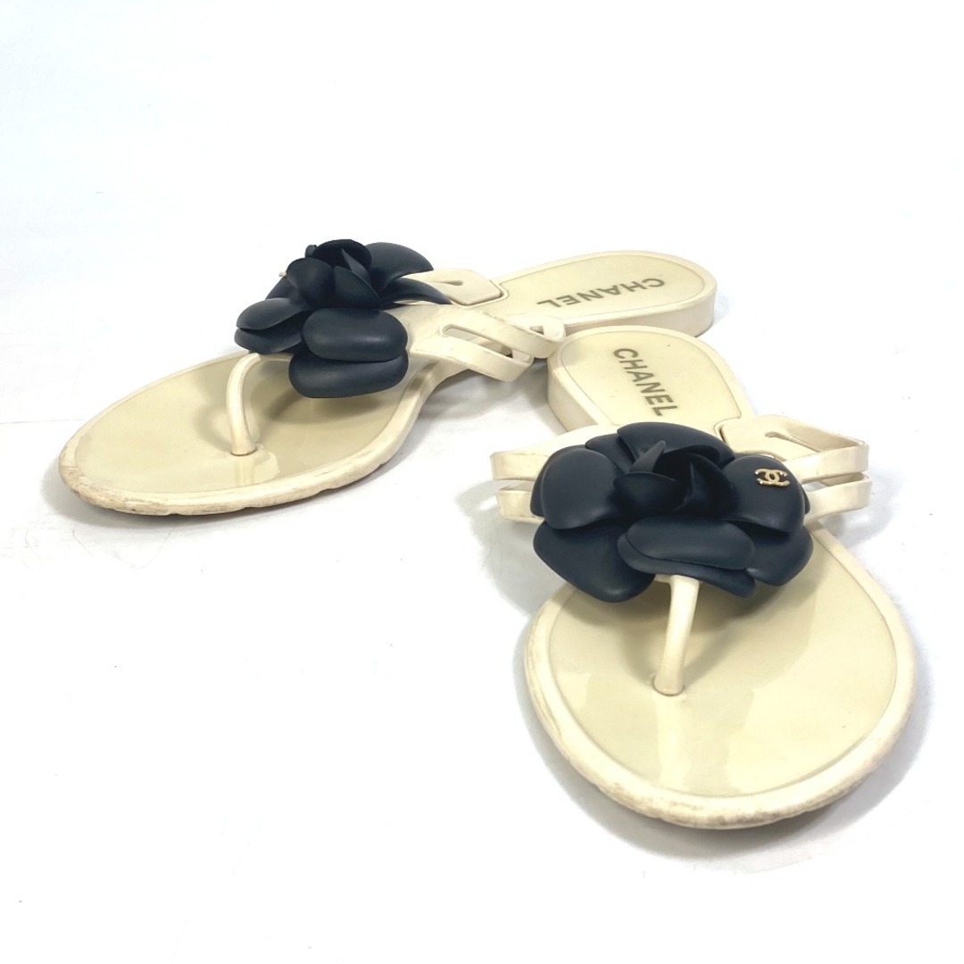 CHANEL(シャネル)のシャネル CHANEL カメリア ココマーク CC フラット ペタンコ ビーチサンダル 靴 サンダル ラバー ホワイト×ブラック レディースの靴/シューズ(サンダル)の商品写真