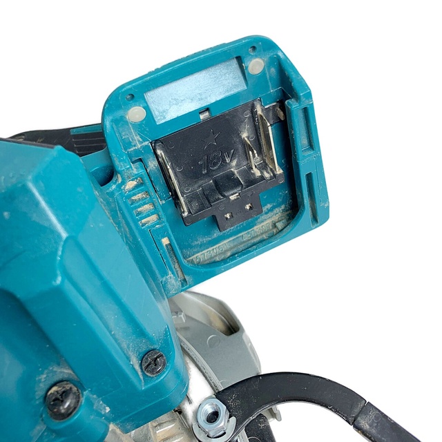 Makita(マキタ)の♭♭MAKITA マキタ  丸のこ　コードレス式 165mm 18v　本体のみ HS631D インテリア/住まい/日用品のインテリア/住まい/日用品 その他(その他)の商品写真