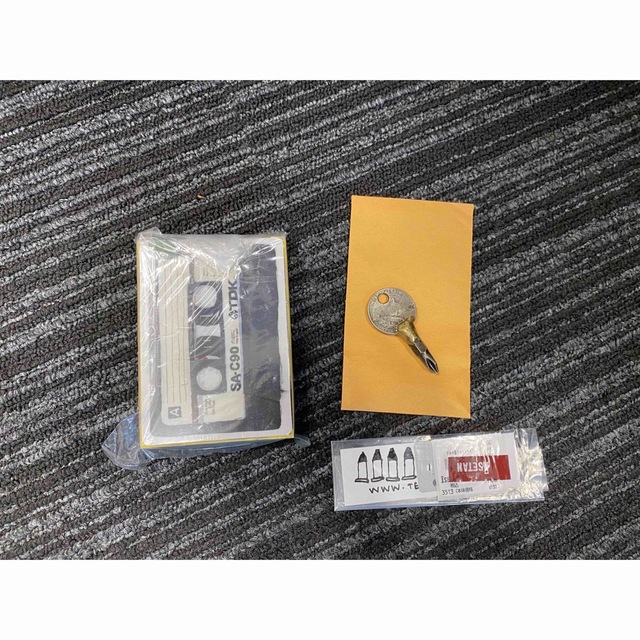 ネックレスTom Sachs トムサックス Quarter Screw トランプ ステッカ